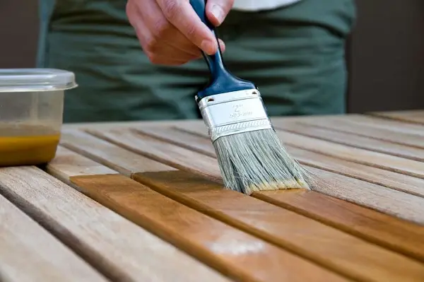 Khám Phá Dầu Lau Gỗ: Bảo Quản Gỗ Ngoài Trời Hiệu Quả Nhất