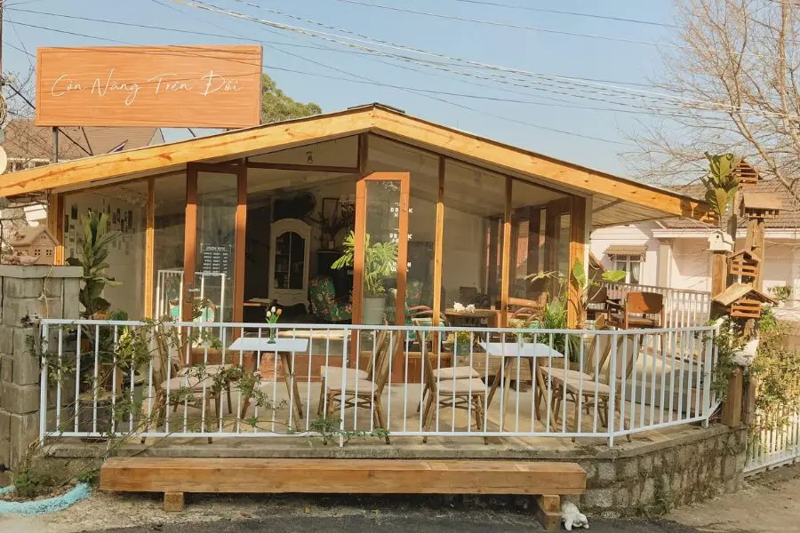 Các Mẫu Bàn Ghế Cafe của Vườn An Nam Tạo Dựng Không Gian Sang Trọng Cho Quán