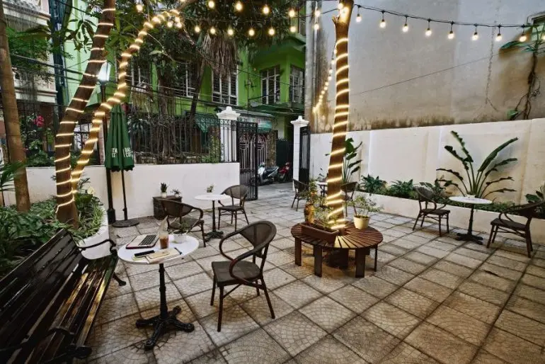 Hướng Dẫn Lựa Chọn Bàn Ghế Cafe Sân Vườn Độc Đáo Cho Quán Cà Phê Mới