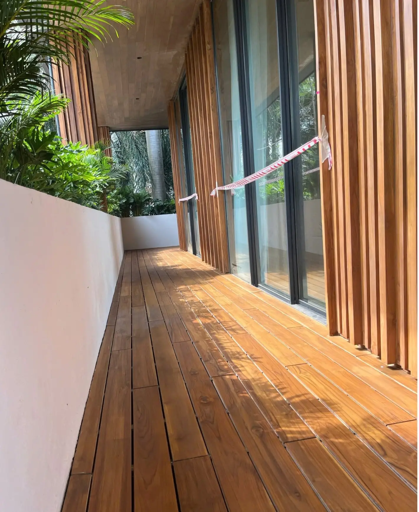 Sàn Gỗ CQ Lắp Đặt Gỗ Teak Ngoài Trời Tại Biệt Thự An Phú Từ Tháng 11 Năm 2024