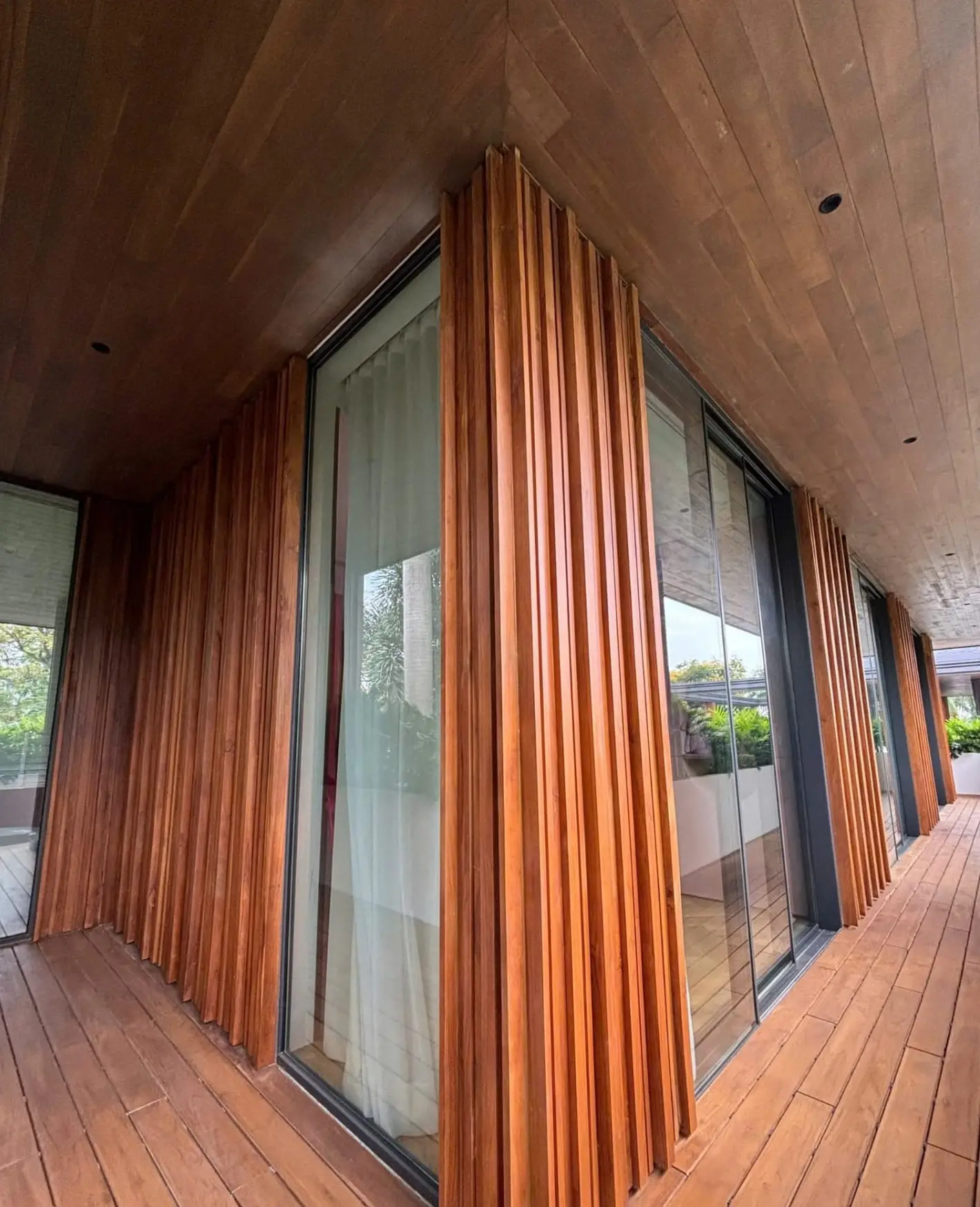 Sàn Gỗ CQ Lắp Đặt Gỗ Teak Ngoài Trời Tại Biệt Thự An Phú Từ Tháng 11 Năm 2024