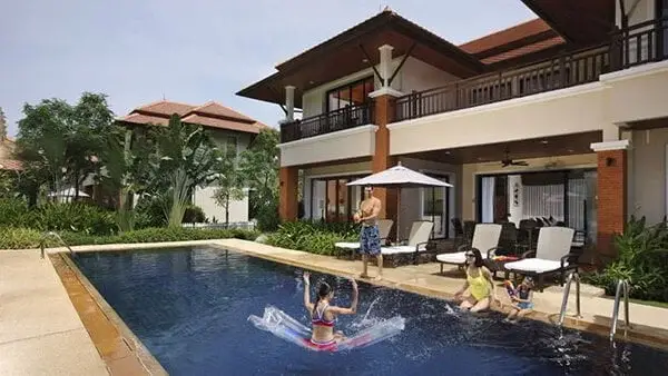 Khám Phá Top 10 Biệt Thự Sang Trọng Với Thiết Kế Hồ Bơi Ấn Tượng