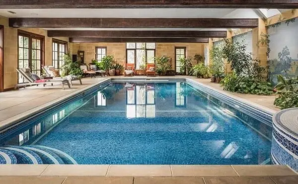 Khám Phá Top 10 Biệt Thự Sang Trọng Với Thiết Kế Hồ Bơi Ấn Tượng