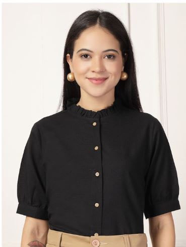 Elegant shirt with metal buttons