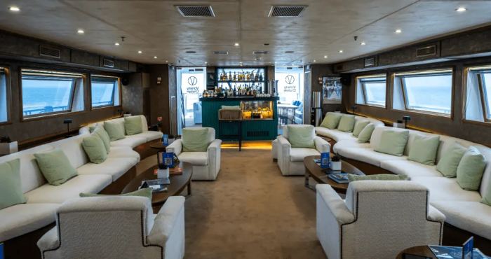 Lounge & Bar na hornej palube