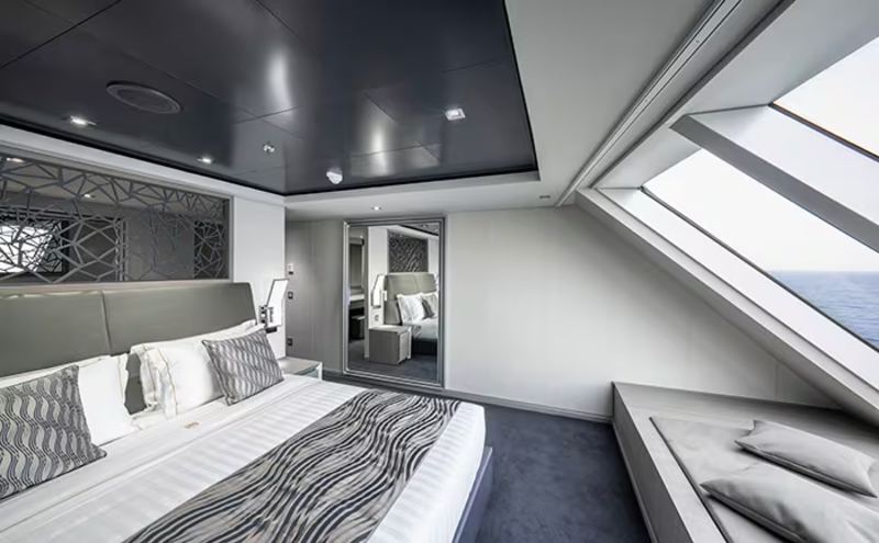 MSC Yacht Club Owner's Suite with whirlpool  bath