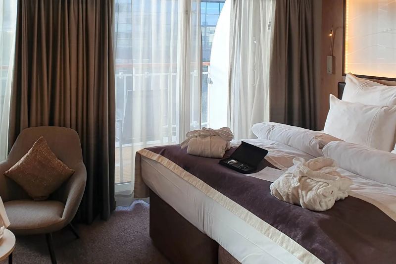 Expedition Suite - Two-bed suite on middle deck with balcony