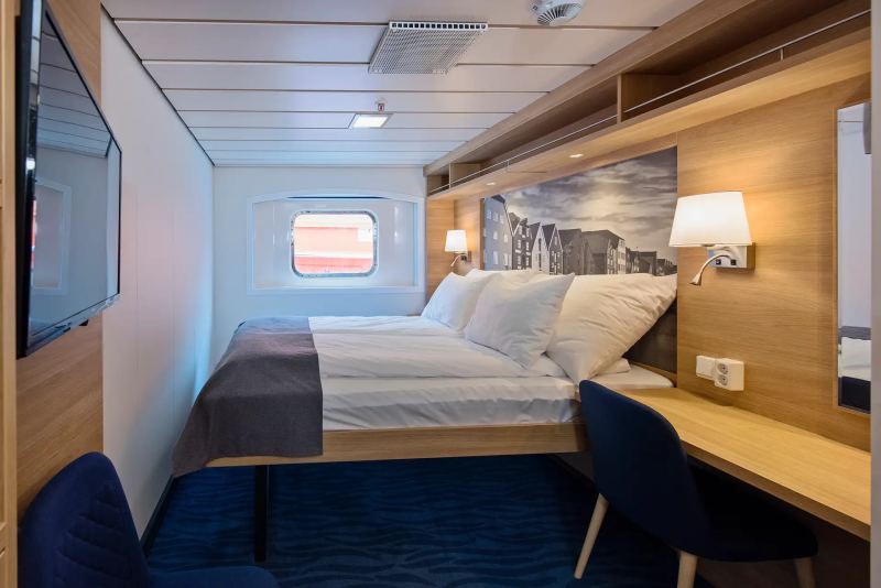 Polar Outside - Double on upper or middle deck with window (restricted view)