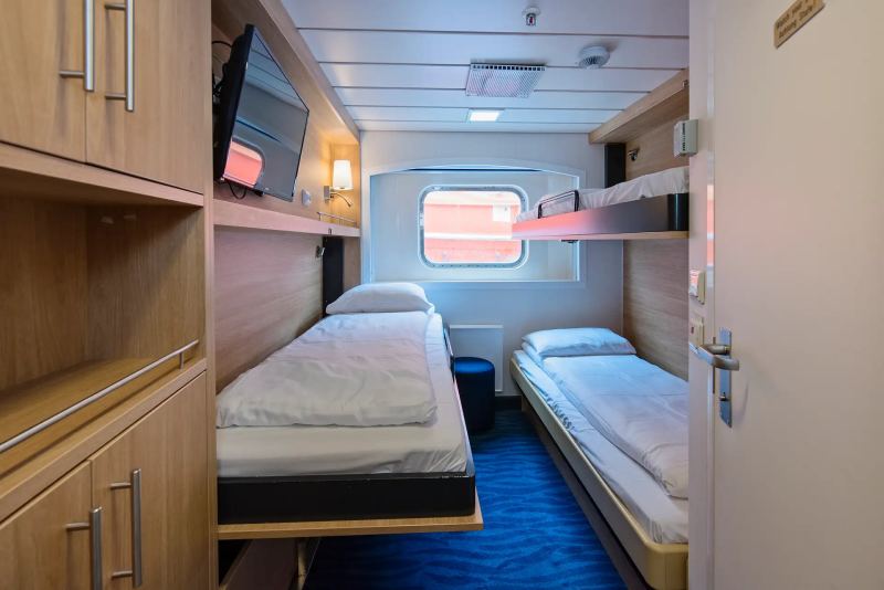 Polar Outside - Triple on upper deck with window (restricted view)