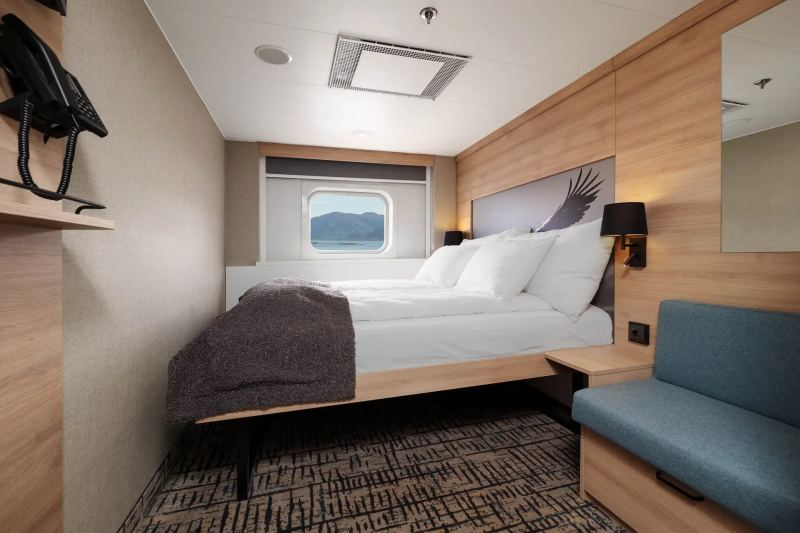 Polar Outside - Double on lower deck with window