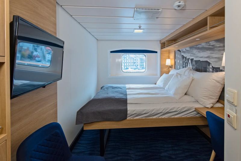 Arctic Superior - Double on middle deck with window