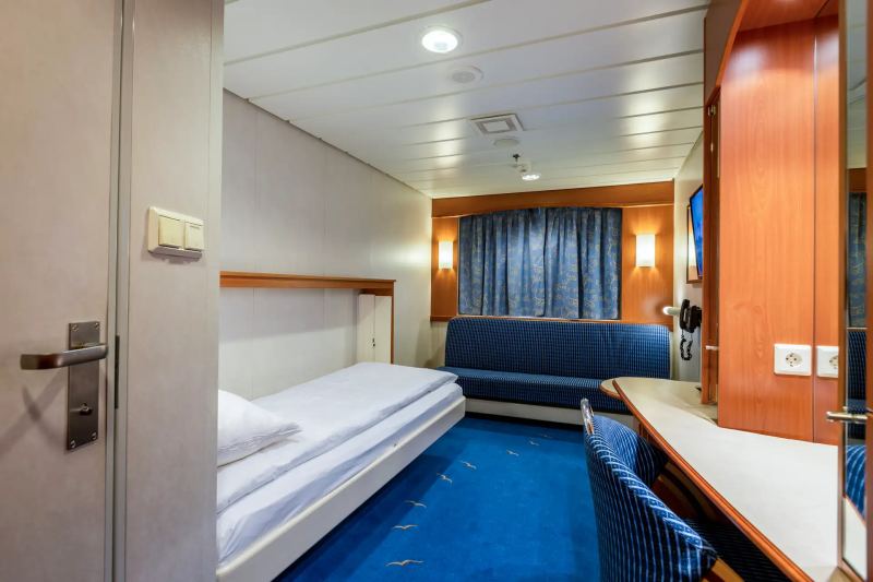Polar Outside - Twin on upper deck with window (limited view)