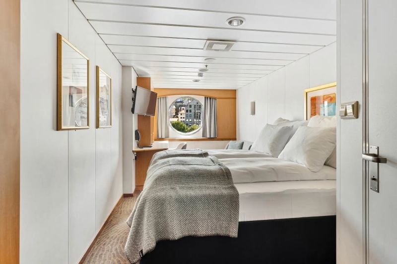 Expedition Suite - Mini Suite on middle deck