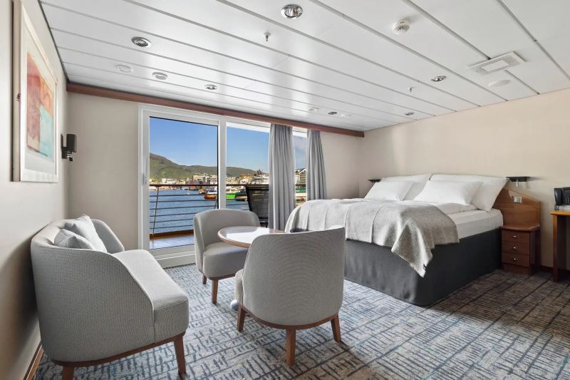 Expedition Suite - Suite on middle deck with balcony