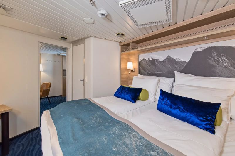 Expedition Suite - Two-bed suite on promenade deck