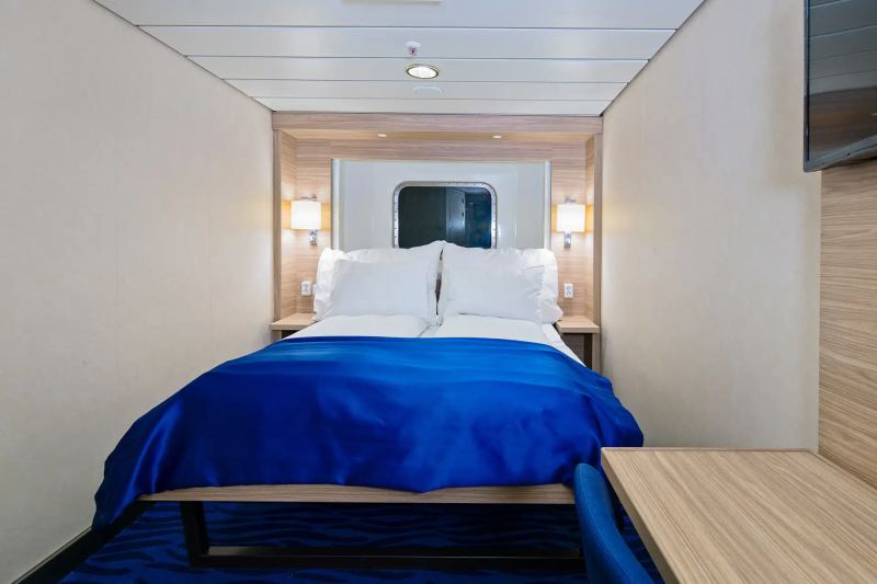Polar Outside - Double on lower deck with window