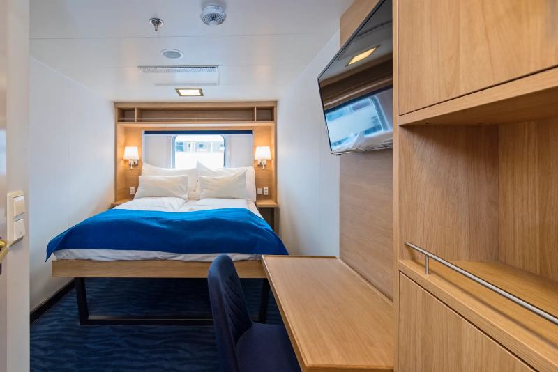 Arctic Superior - Double on promenade deck with window