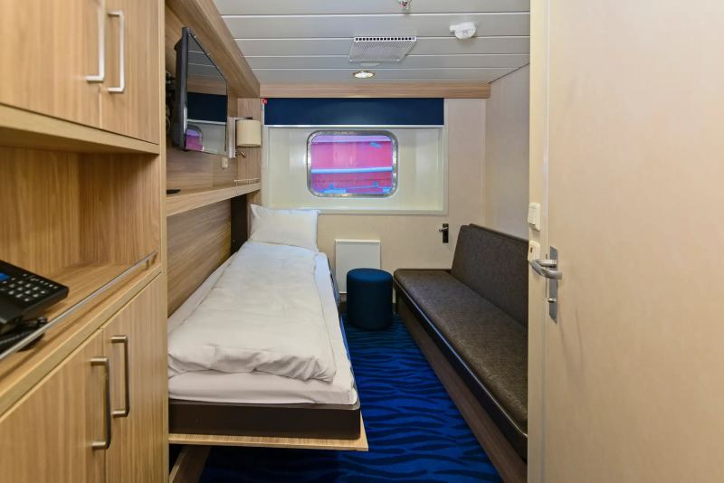 Polar Outside - Twin on upper or promenade deck with window (restricted view)