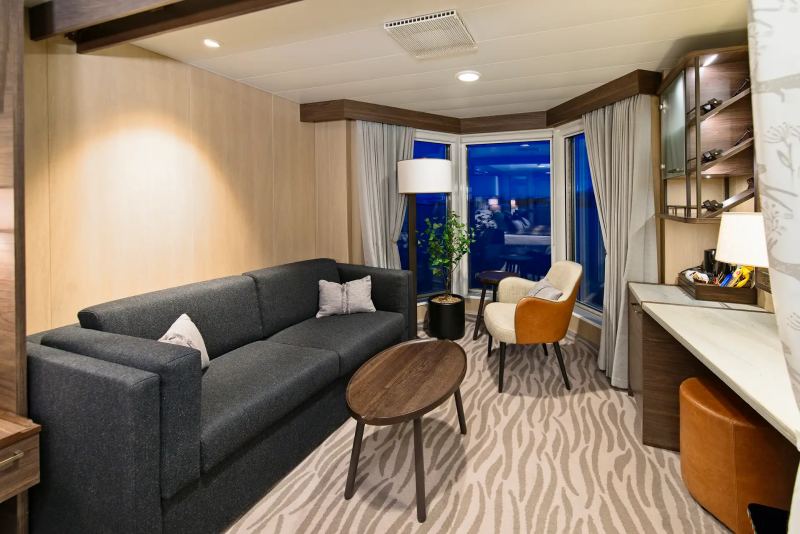 Expedition Suite - Two-bed suite on upper deck