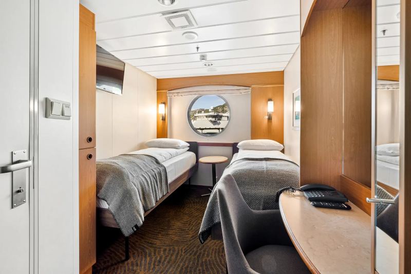 Polar Outside - Twin on lower, middle or promenade deck with window