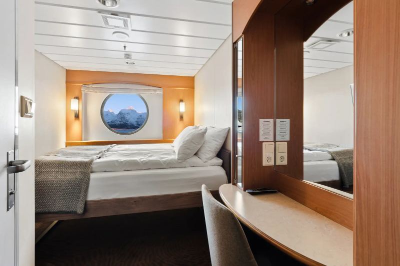 Polar Outside - Double on promenade deck with window