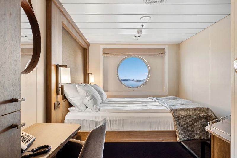 Arctic Superior - Double on promenade deck with window