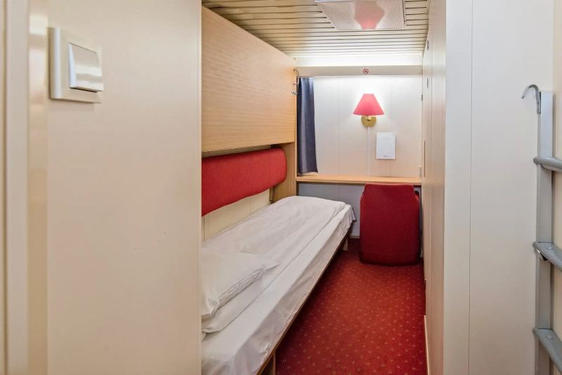 Polar Inside - Twin on lower deck