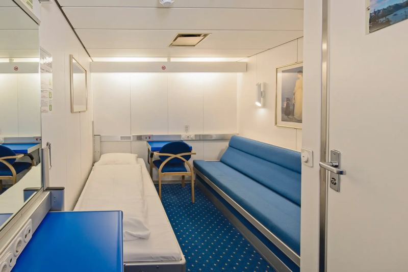 Polar Inside - Twin on middle or upper deck