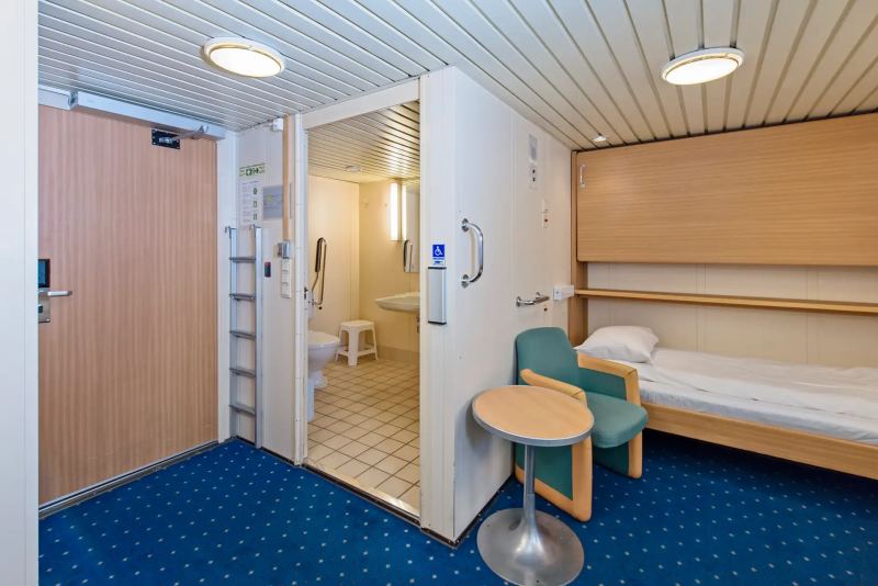 Polar Outside - Accessible cabin on lower deck with window