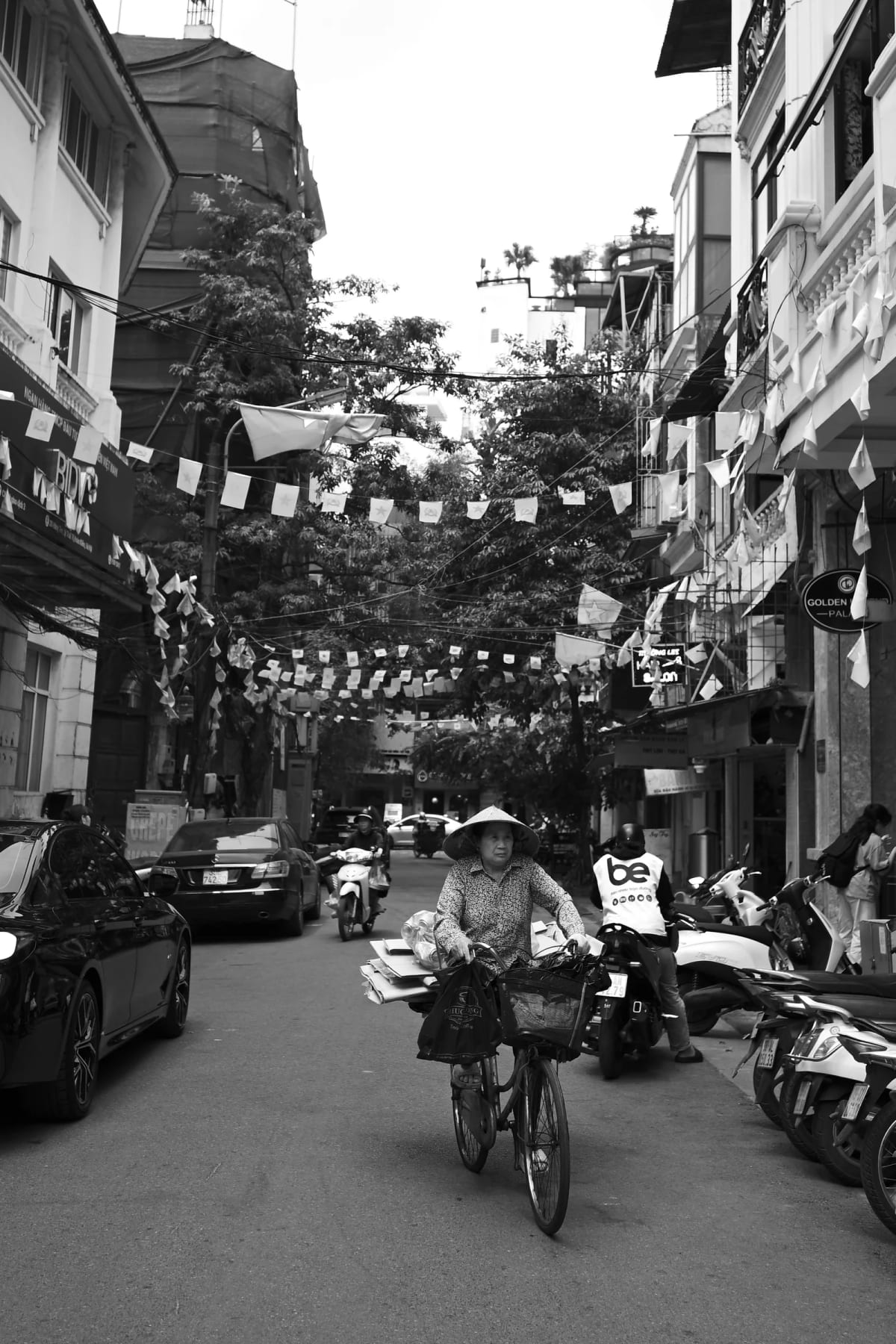 Street photography from Hanoi by Que Linh
