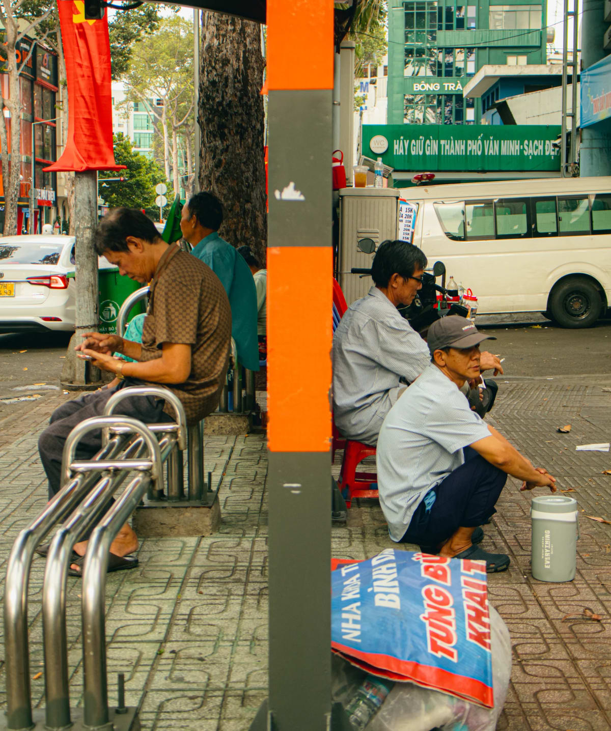 Street photography from Saigon (HCMC) by Đỗ Huy Hoàng