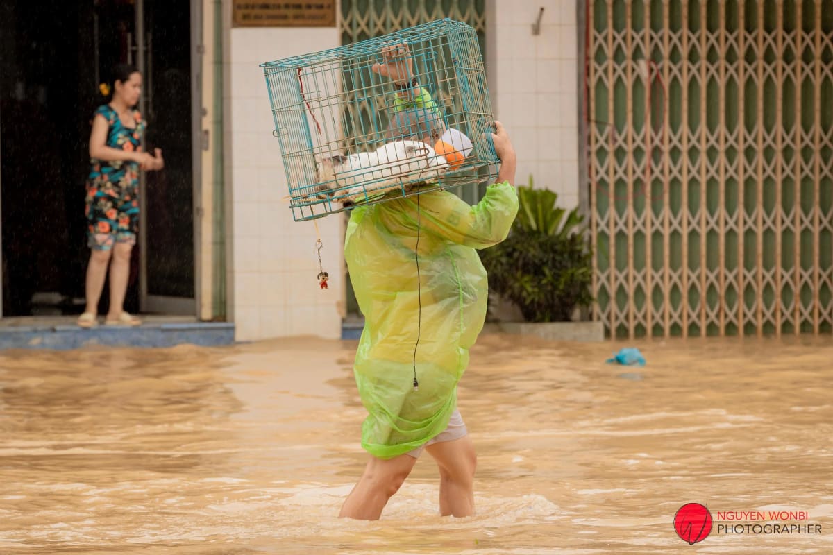 Street photography from Nha Trang by Nguyễn Văn Bình (NguyenWonbi)