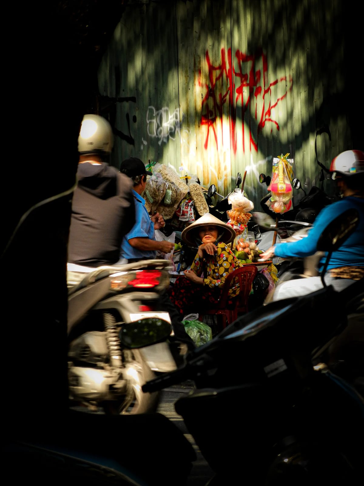 Street photography from Saigon (HCMC) by Châu Nhật Duy Khôi