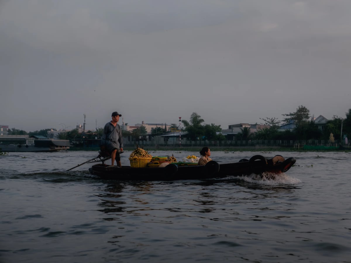 Street photography from Cần Thơ by Maud Peron