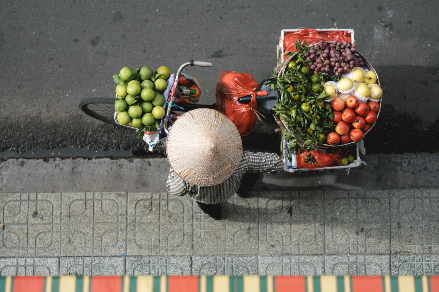 Fruit vendor on bicycle, Saigon — Adrien Jean