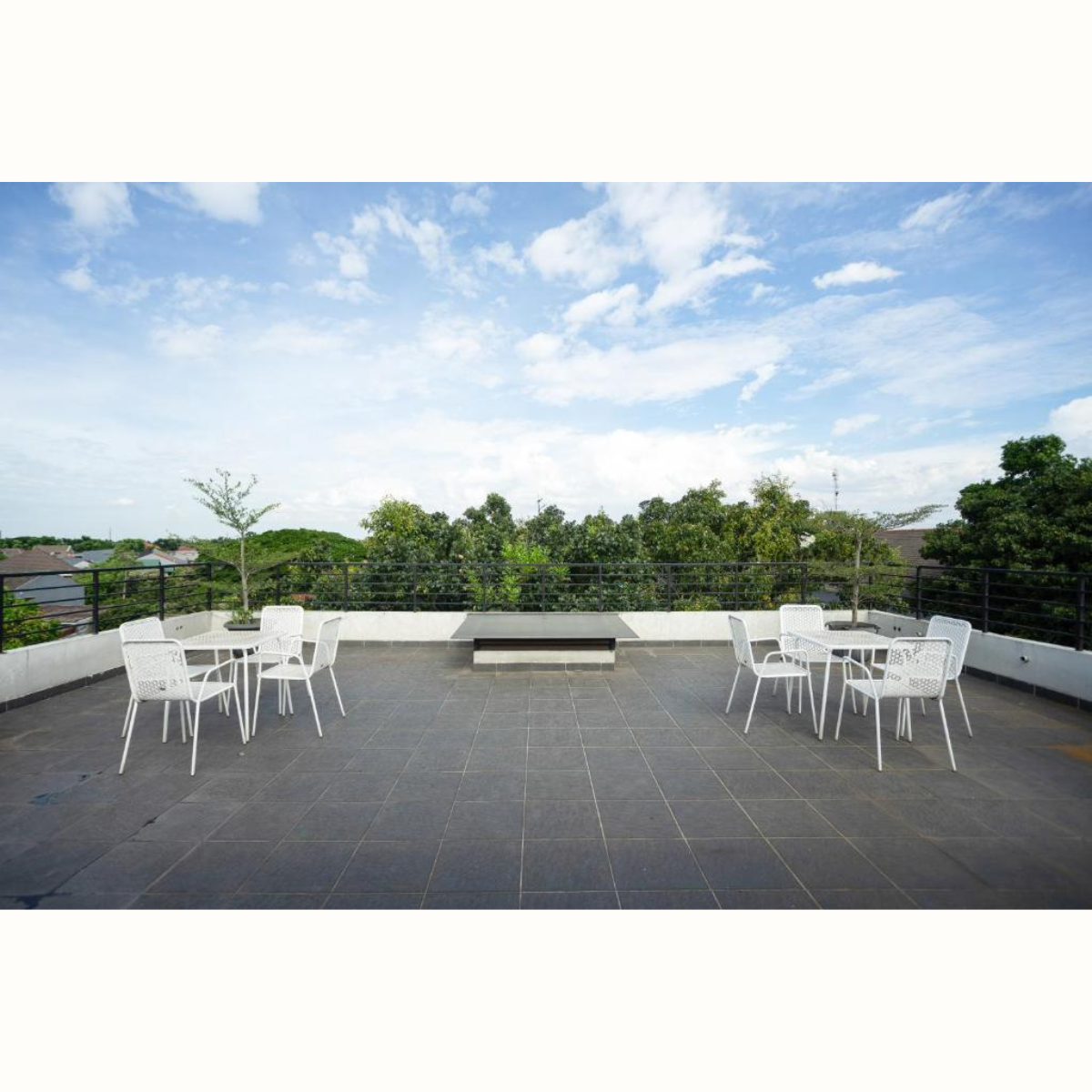 RedDoorz near Eka Hospital BSD City 3