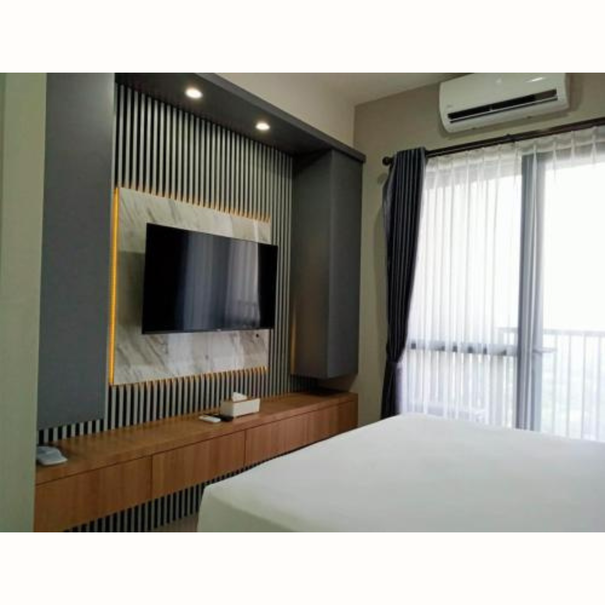 Fasilitas kolam renang penginapan untuk staycation