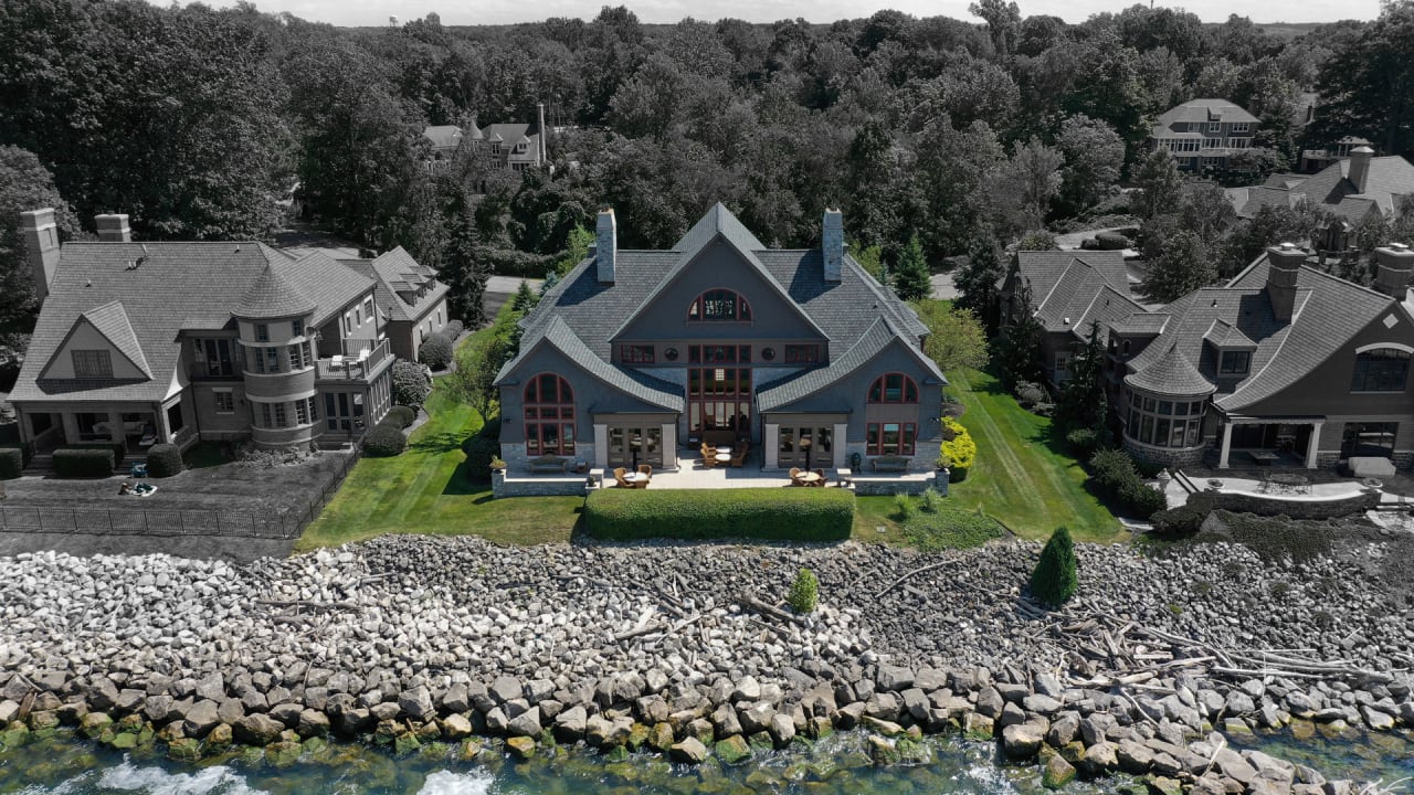14 Colony Ln, Bratenahl, OH