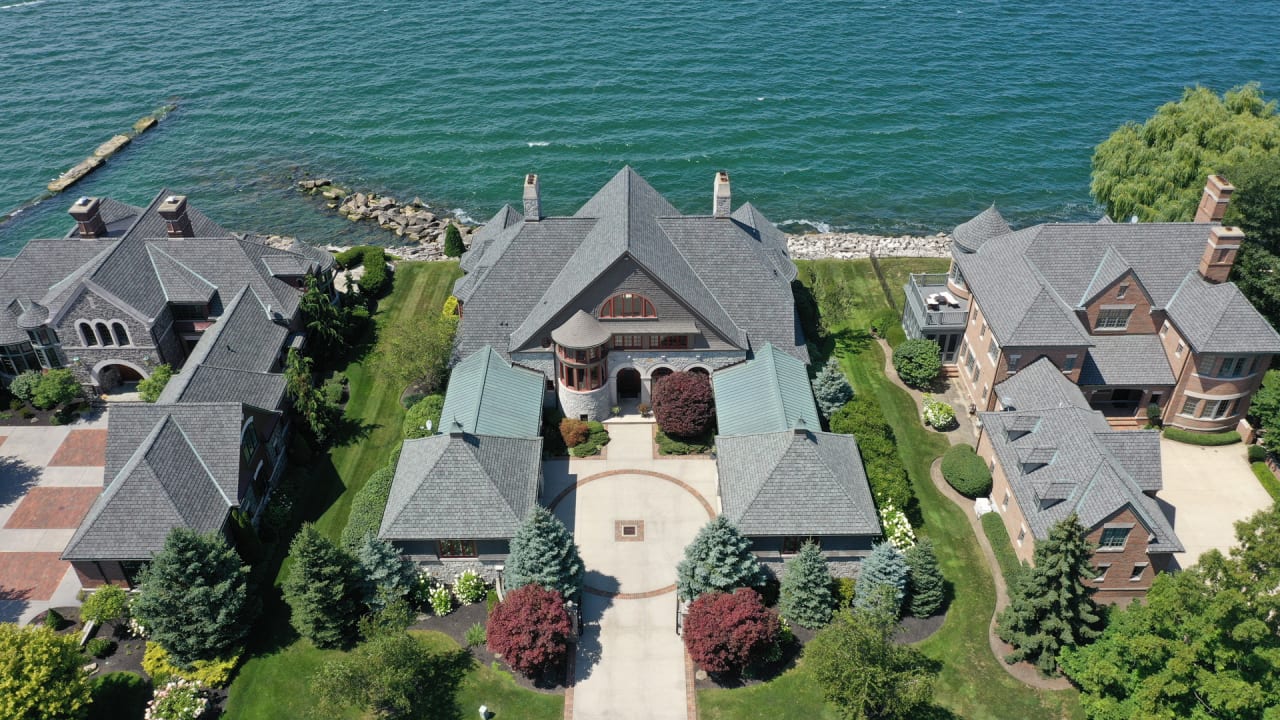 14 Colony Ln, Bratenahl, OH