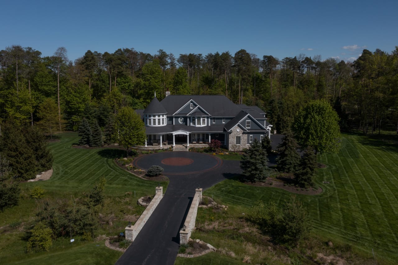 45 Raea Ln, Moreland Hills, OH