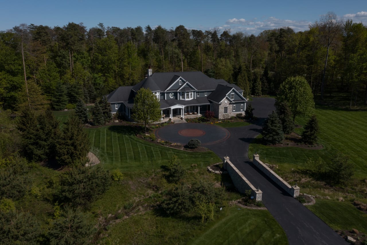 45 Raea Ln, Moreland Hills, OH