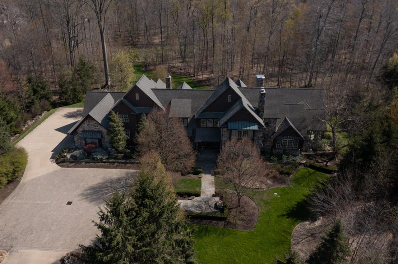 70 Rydal Wood Ln, Moreland Hills, OH