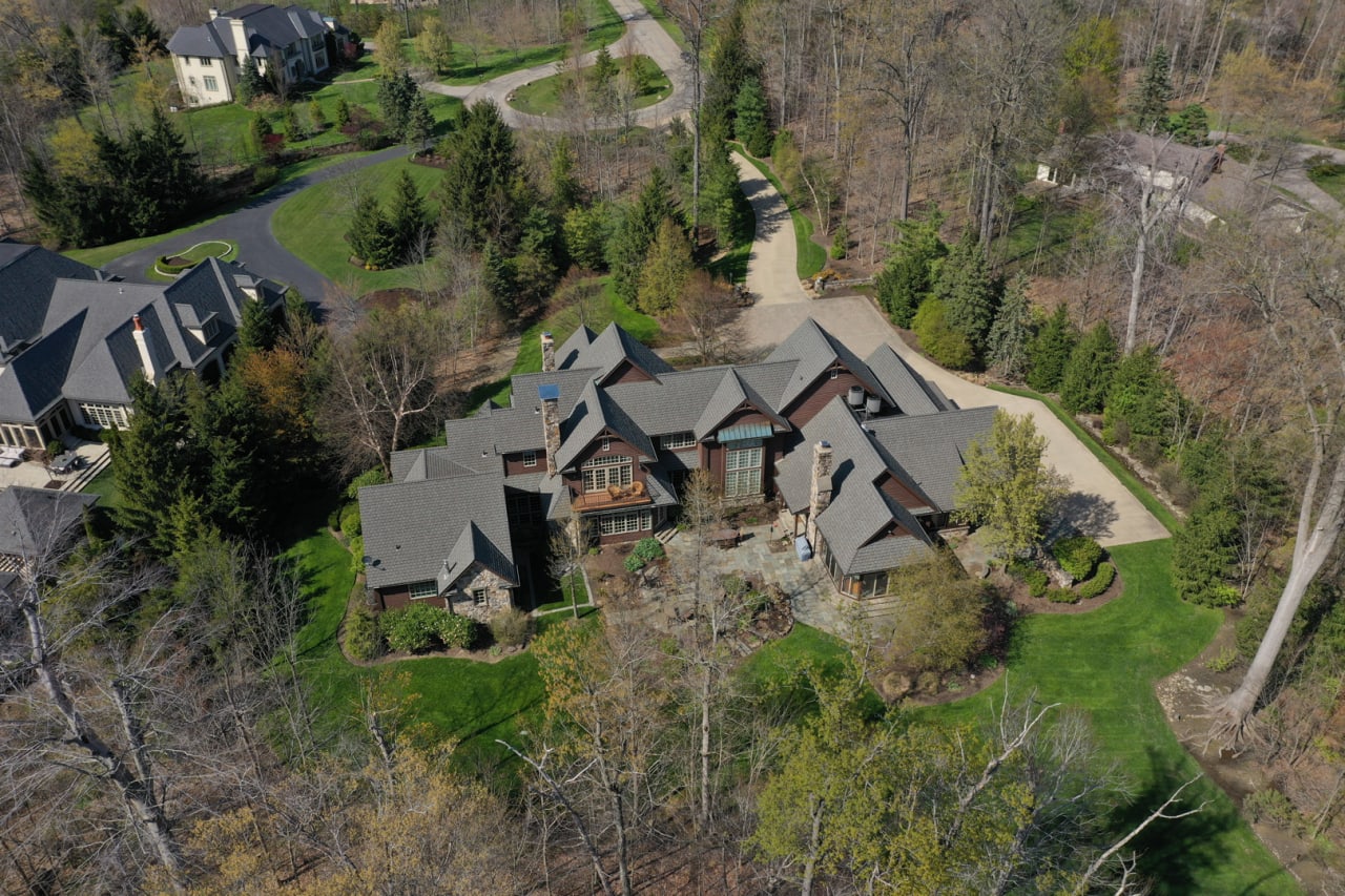 70 Rydal Wood Ln, Moreland Hills, OH