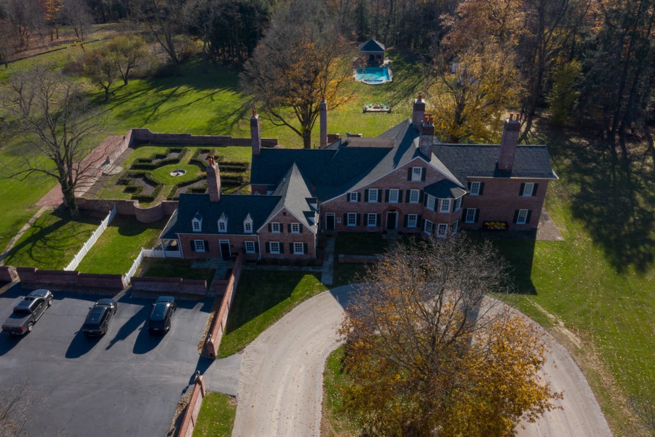 115 Quail Ln, Moreland Hills, OH