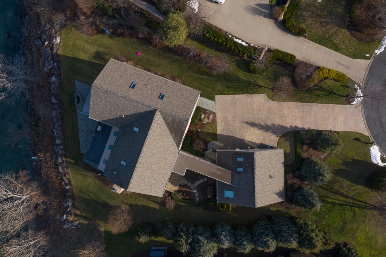 120 Lakehurst Dr, Bratenahl, OH