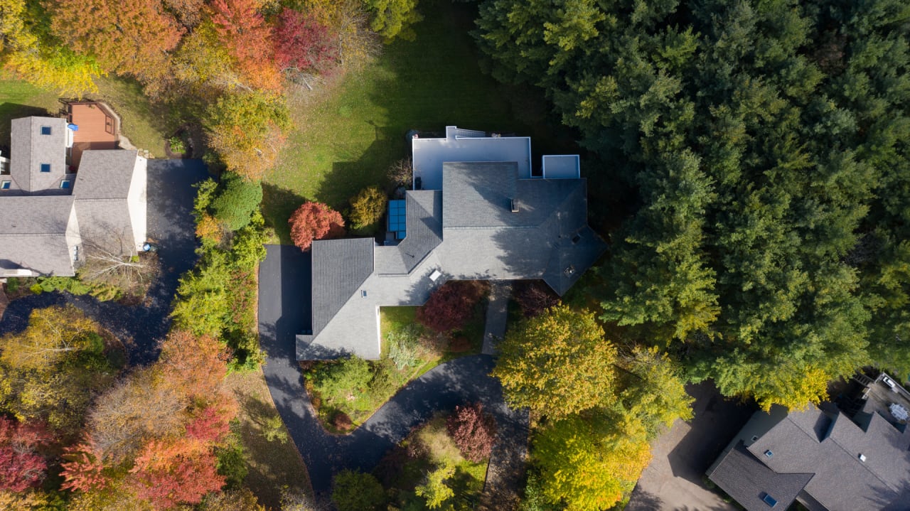 160 Basswood Ln, Moreland Hills, OH