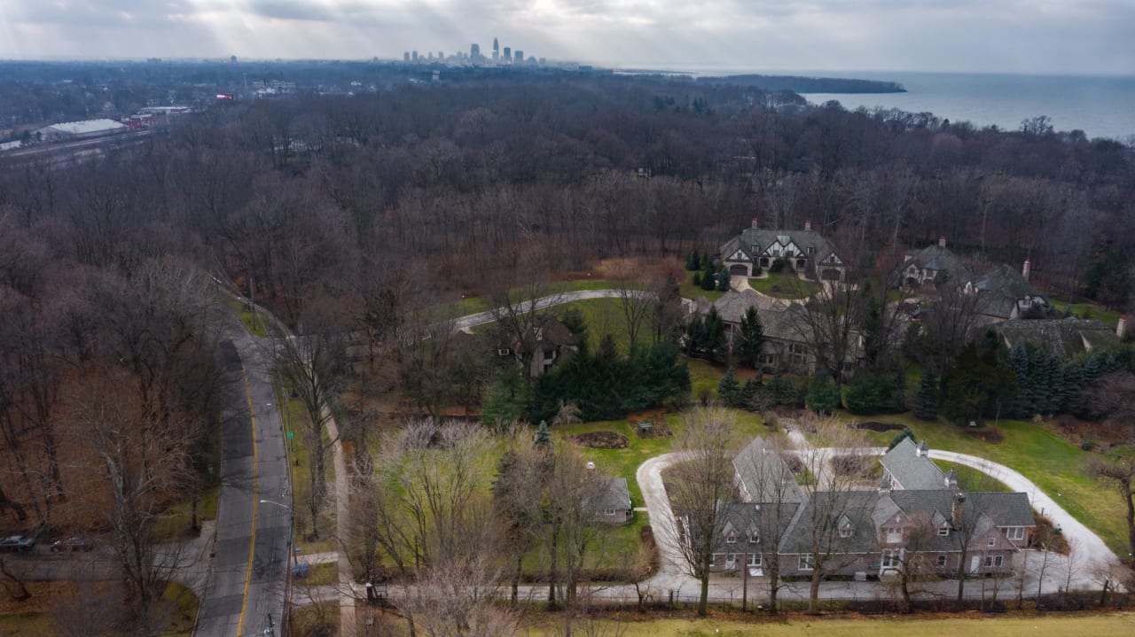 11341 Lakeshore Blvd, Bratenahl, OH