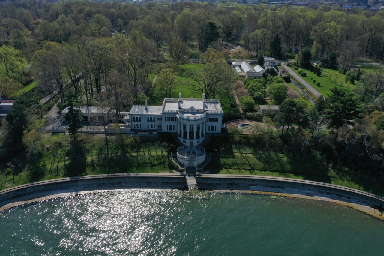 12407 Lakeshore Blvd, Bratenahl, OH