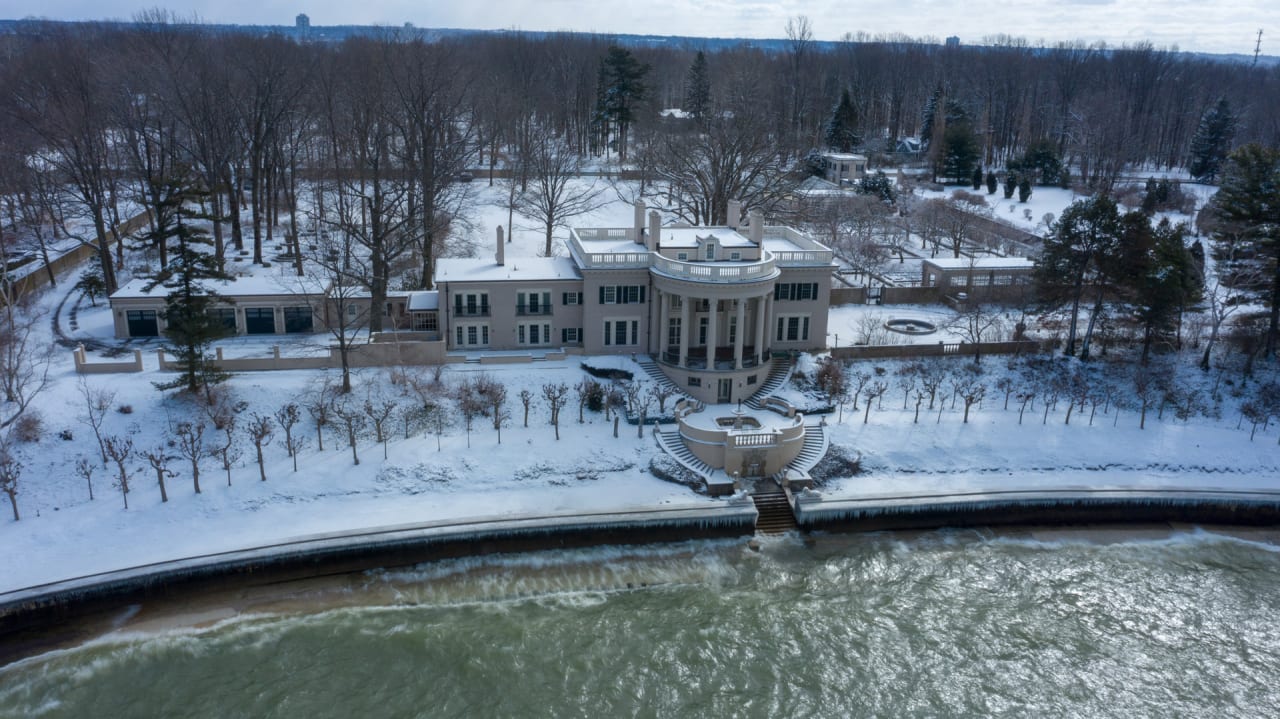 12407 Lakeshore Blvd, Bratenahl, OH
