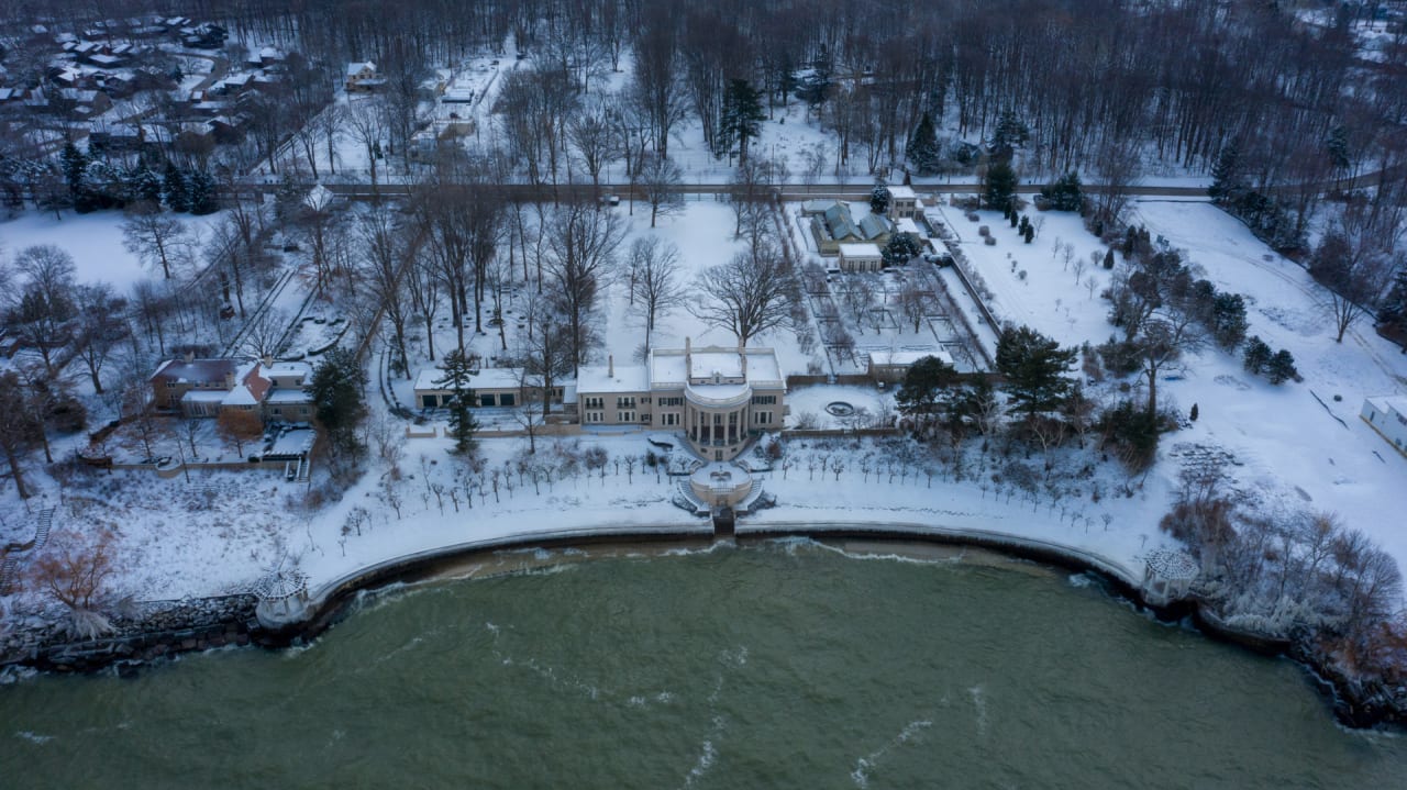12407 Lakeshore Blvd, Bratenahl, OH